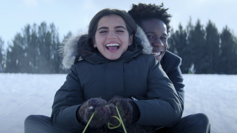 Isabela Merced, Shameik Moore in Let It Snow