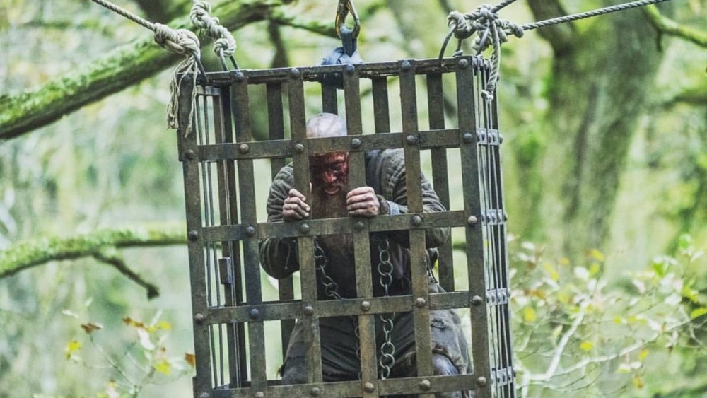 Ragnar hanging in his final cage