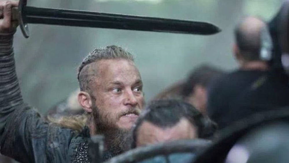 Ragnar swings his sword