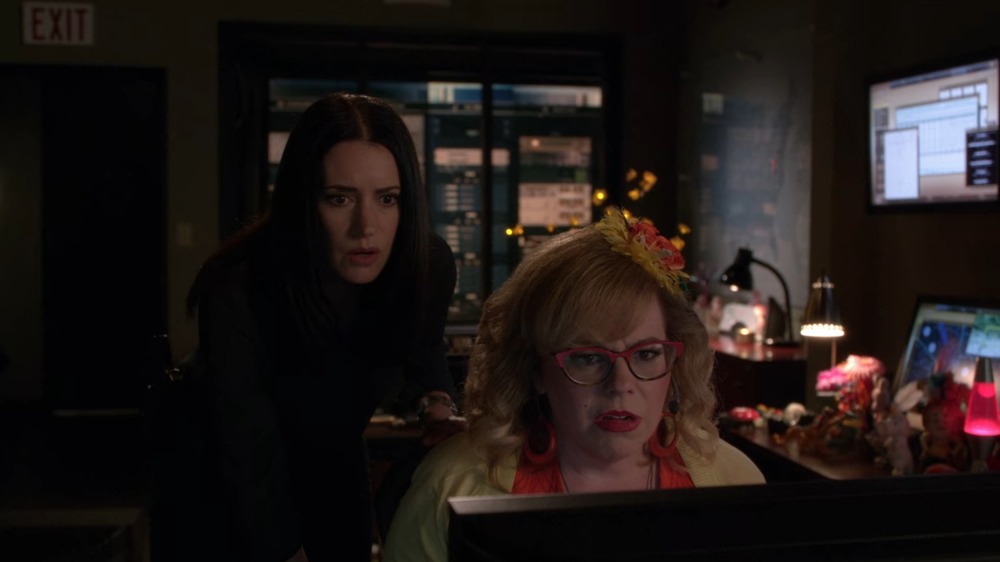 Emily Prentiss and Penelope Garcia at computer