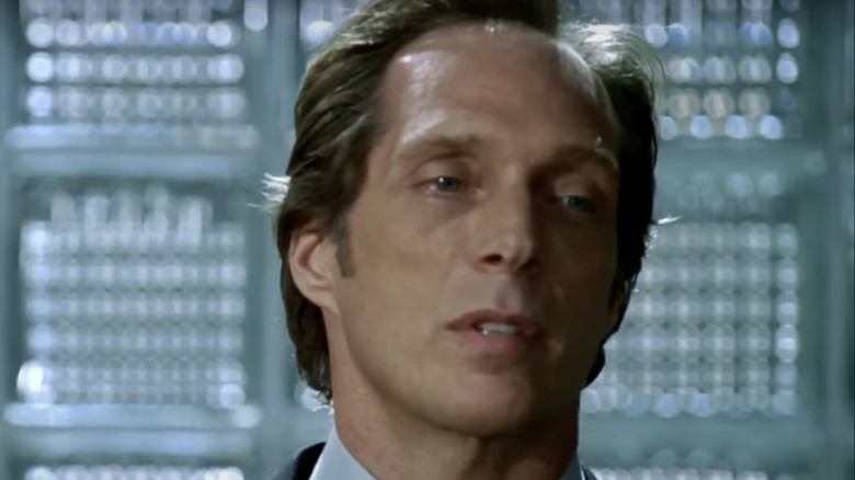 William Fichtner leading a press conference in "Prison Break"