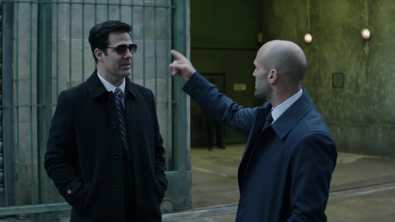 Shaw pointing to Agent Loeb