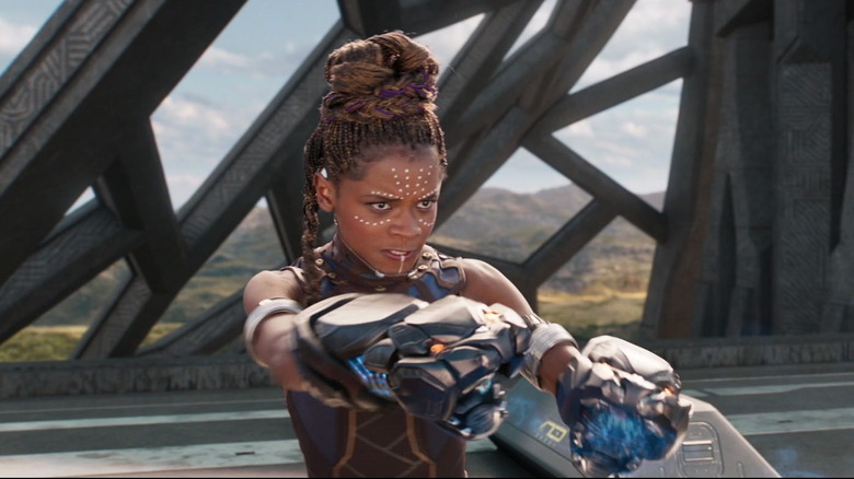 Shuri firing weapon