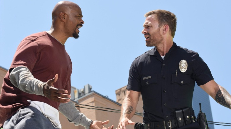 Seann William Scott bickering with his partner in Lethal Weapon