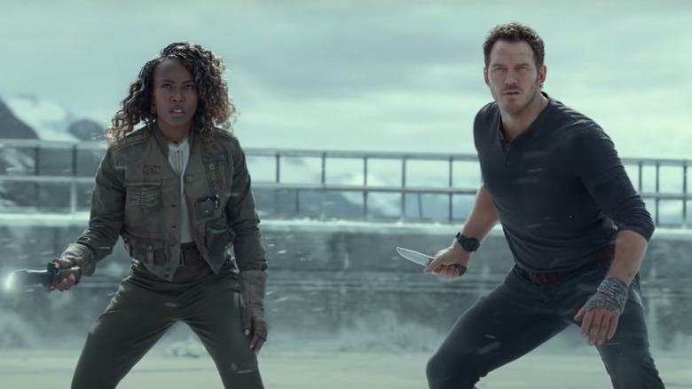 DeWanda Wise and Chris Pratt posing with knives in Jurassic World Dominion