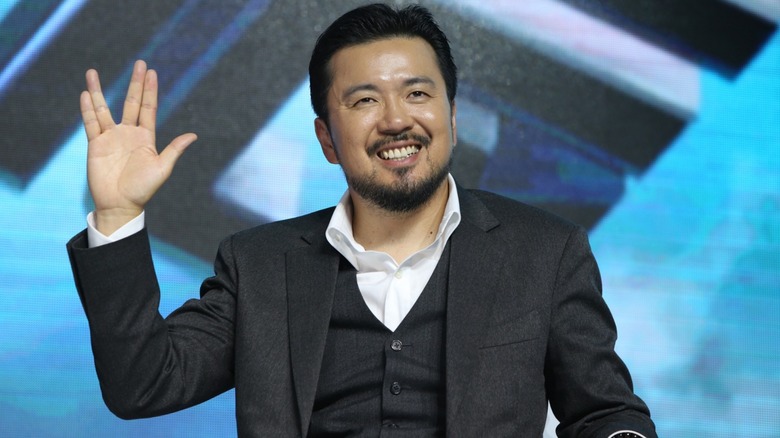 Justin Lin making Vulcan salute