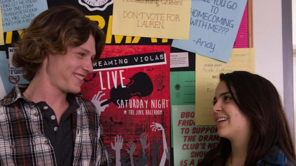 Toby and Bianca in a school corridor in The DUFF