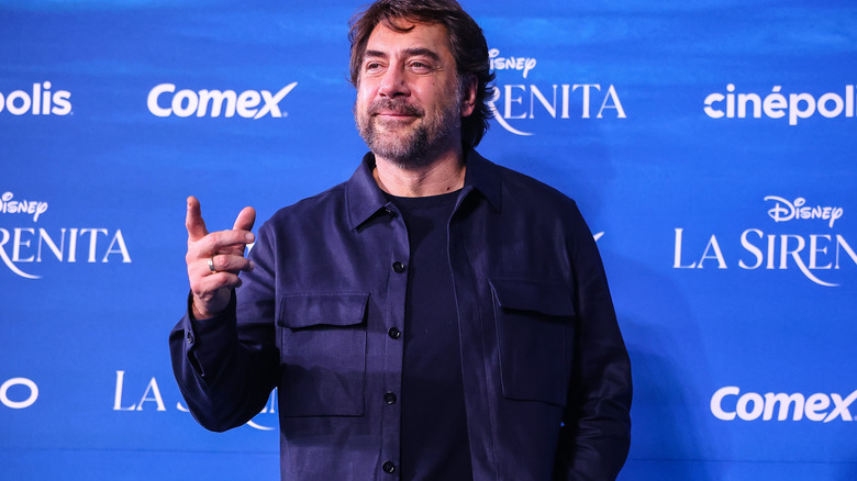 Javier Bardem pointing