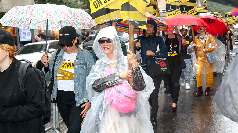 SAG-AFTRA members picketing