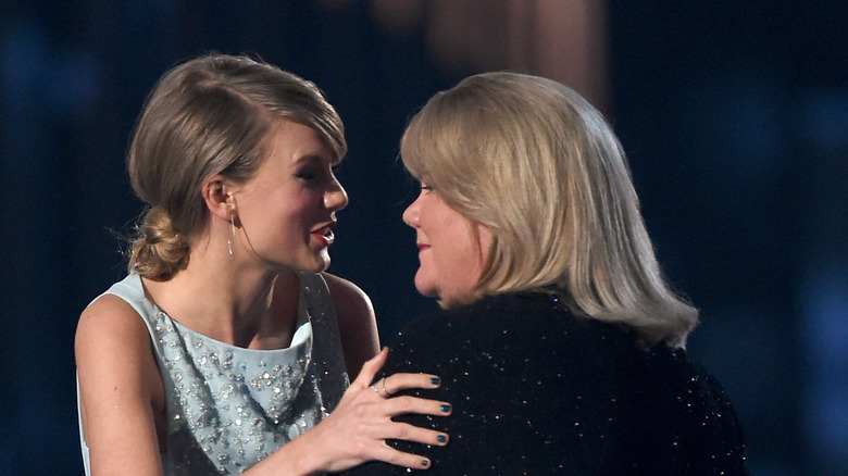 Taylor Swift and her mother