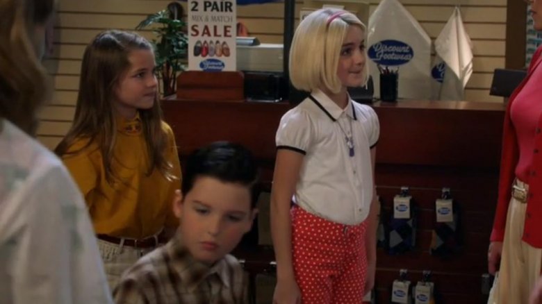 Andrea Anders, Mckenna Grace, Raegan Revord, and Iain Armitage in Young Sheldon (2017)