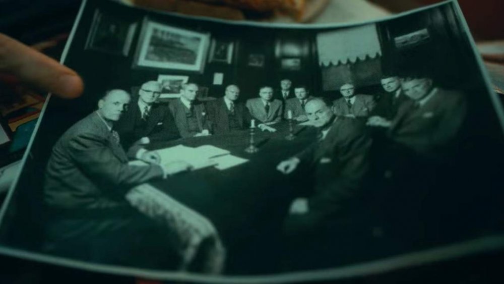 The Majestic 12 in a photo in The Umbrella Academy