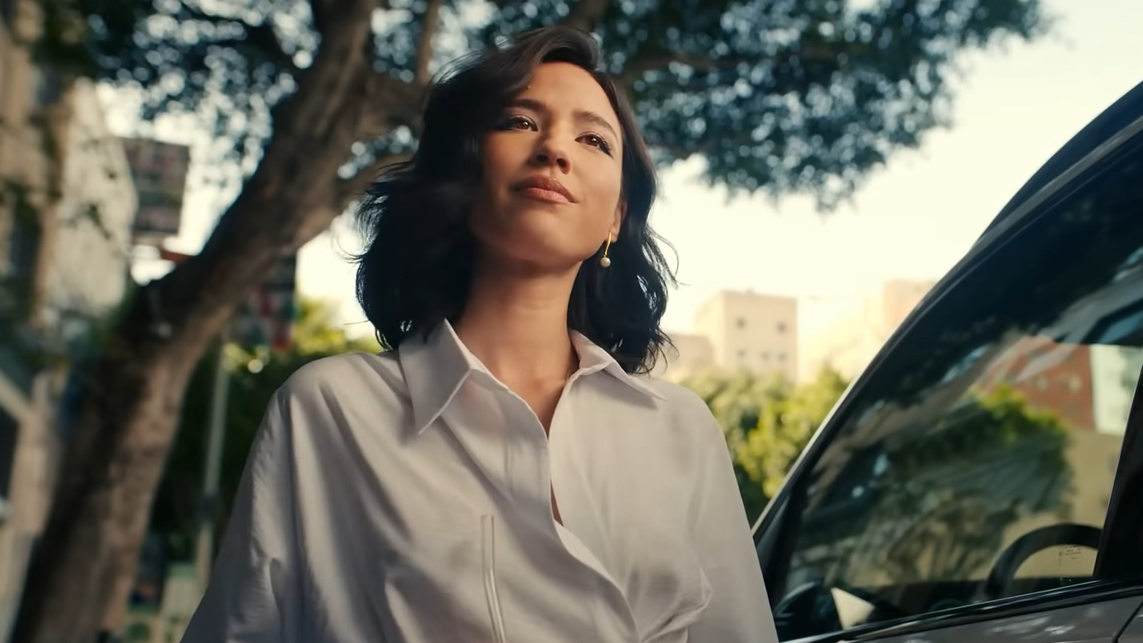 Почему новая рекламная актриса Mercedes-Benz выглядит такой знакомой