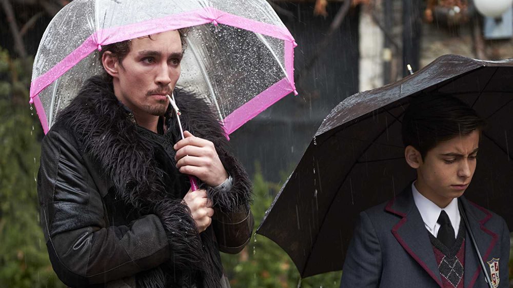 Robert Sheehan as Klaus Hargreeves and Aidan Gallagher as Number Five in The Umbrella Academy