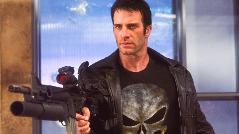 Punisher holding an M-4 203