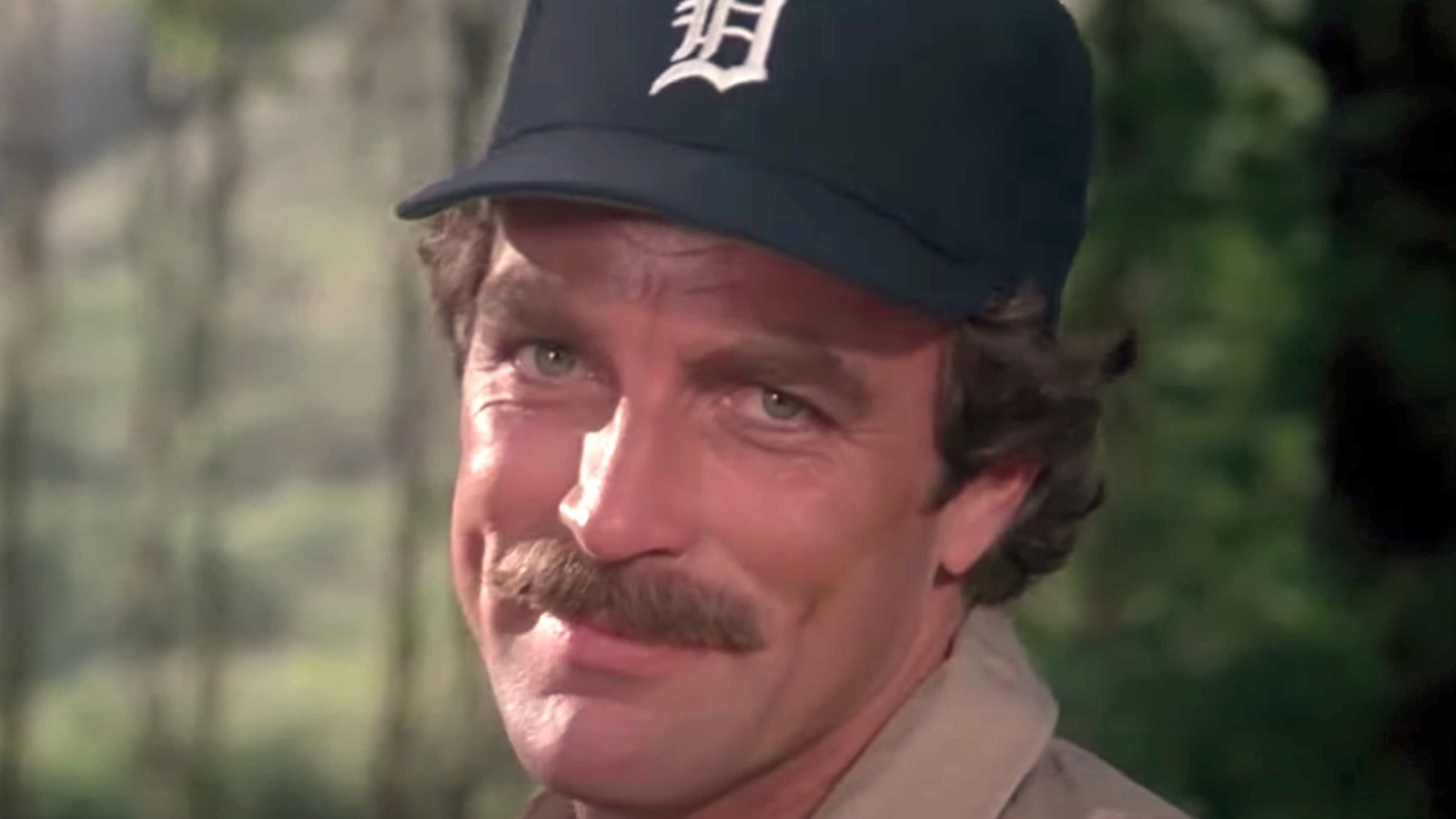 Tom Selleck wears Detroit Tigers baseball hat as Magnum 8x10 inch photo