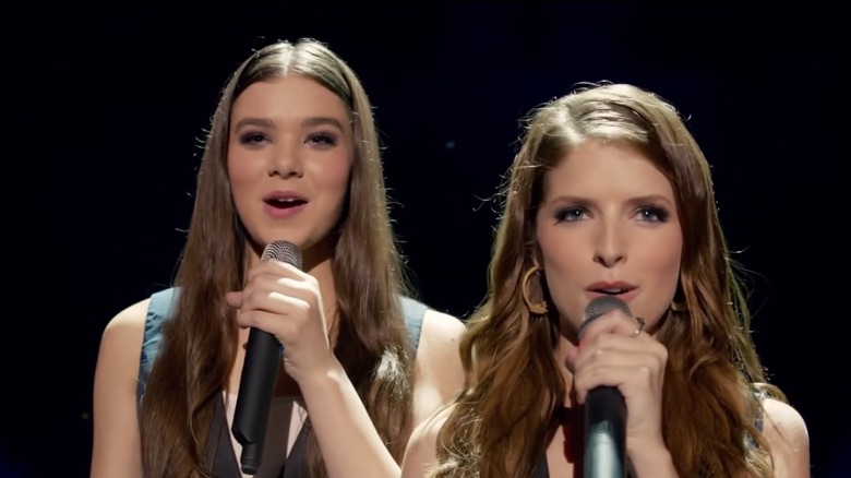 Haliee Steinfeld and Anna Kendrick in Pitch Perfect 2