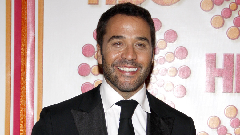 Jeremy Piven smiling