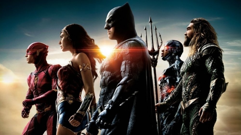 The Flash, Wonder Woman, Batman, Aquaman, and Cyborg assemble the Justice League