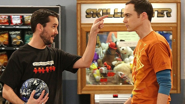 Wil Wheaton pointing at Sheldon Cooper