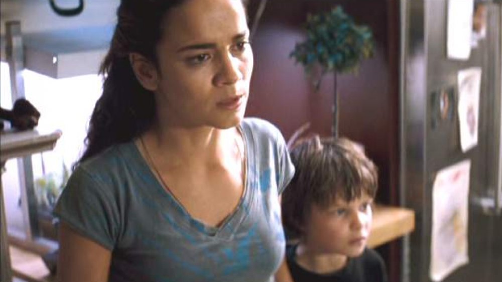 Charlie Tahan and Alice Braga in I Am legend