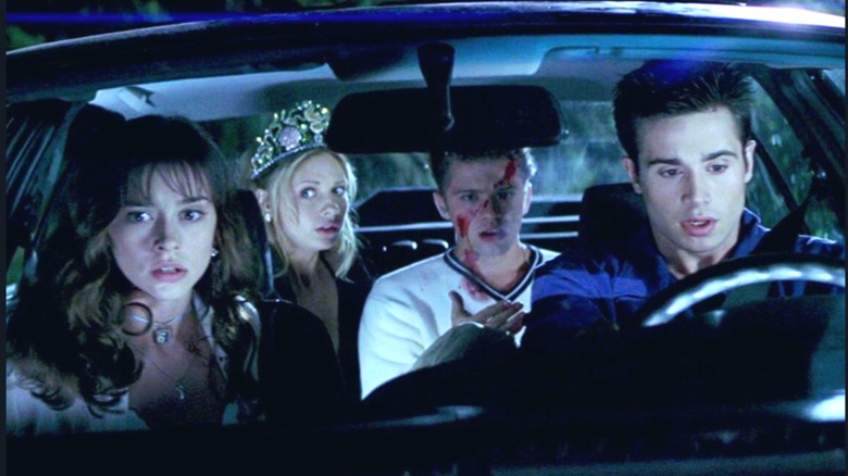 Ray, Helen, Julie, and a bloodied Barry in the car in I Know What You Did Last Summer