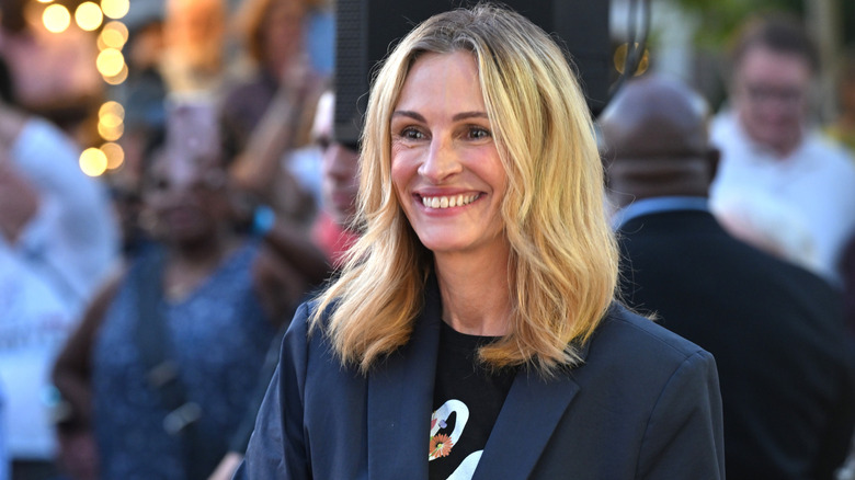 Julia Roberts attends the Cherokee County Reproductive Freedom Rally in Georgia October 2024