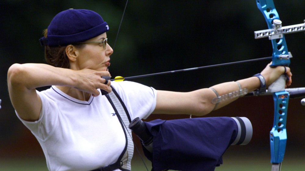 Geena Davis archery