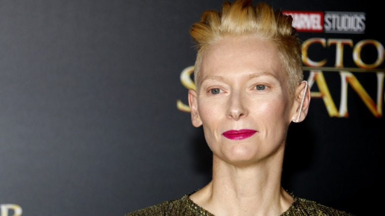 Tilda Swinton pink lipstick