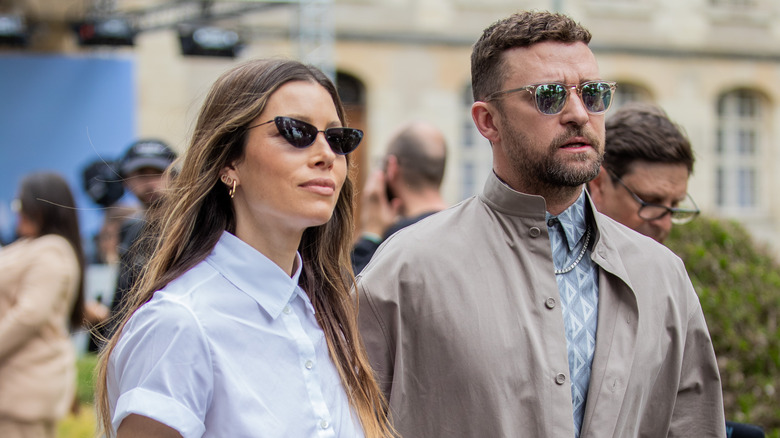 Jessica Biel walks with Justin Timberlake