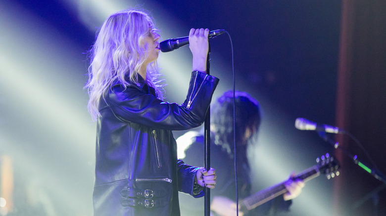 Taylor Momsen with band