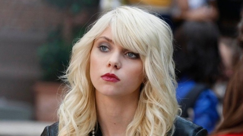 Jenny Humphrey stares into the distance