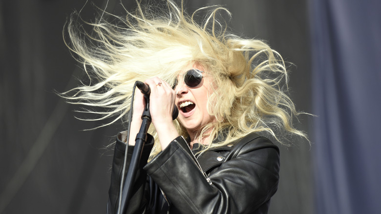 Taylor Momsen in sunglasses