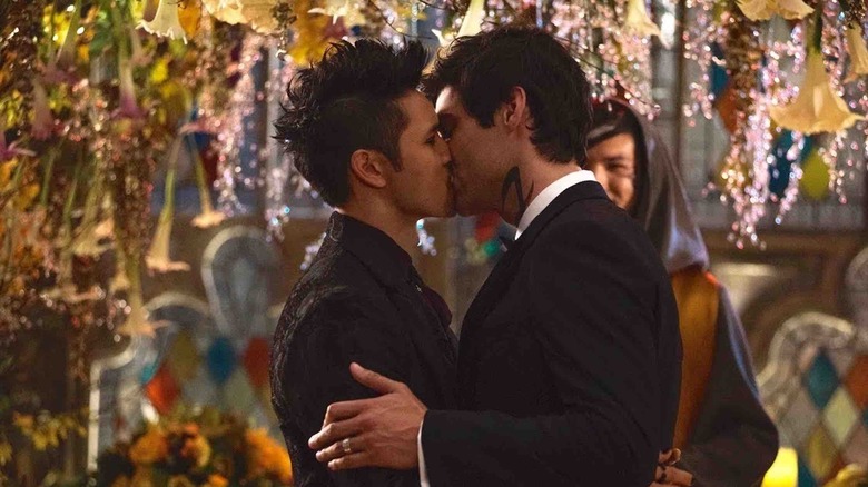 Magnus and Alec kiss at wedding