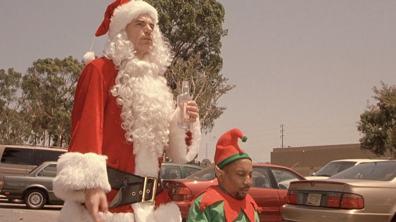 Willie (Billy Bob Thornton) and Marcus (Tony Cox) walk through a parking lot in "Bad Santa"