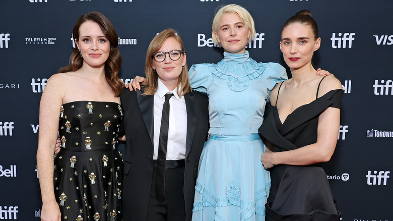 Cast of Women Talking posing