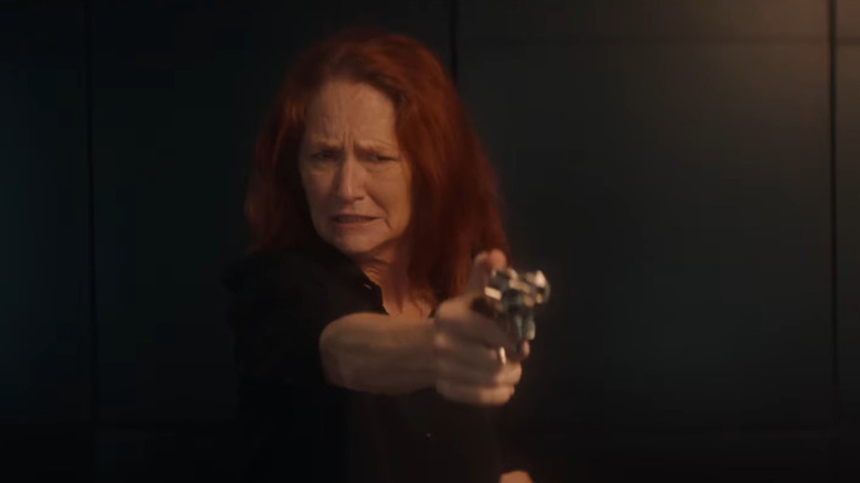 Melissa Leo aims gun