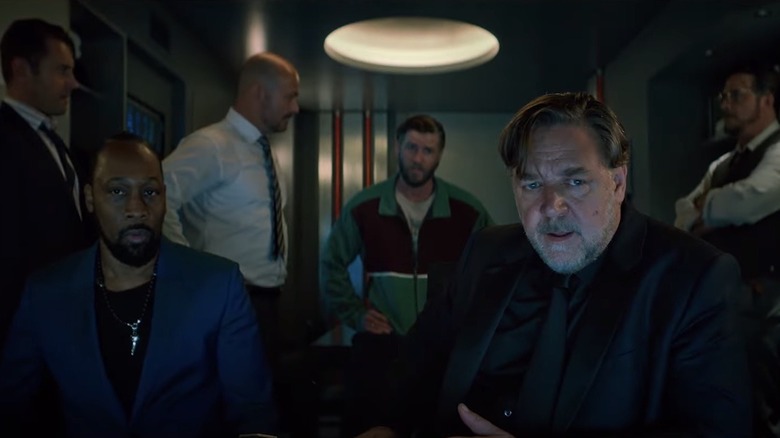 Russell Crowe with his fellow card players