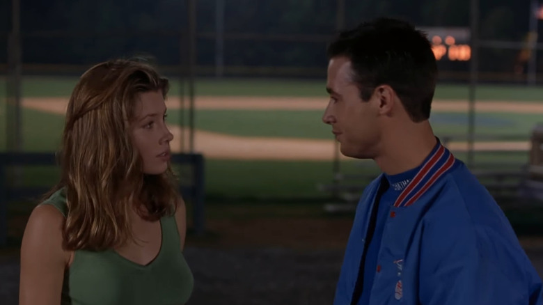 Jessica Biel and Freddie Prinze Jr talking