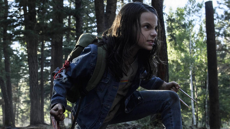 Dafne Keen as Laura/X-23 with claws in Logan