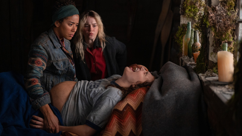 Natalie and Taissa with Shauna giving birth