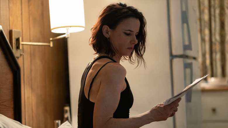 Juliette Lewis Natalie reading motel room