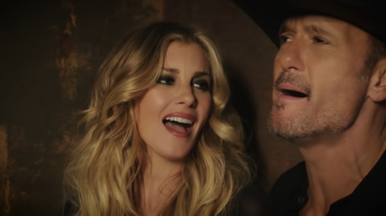 Tim McGraw and Faith Hill singing