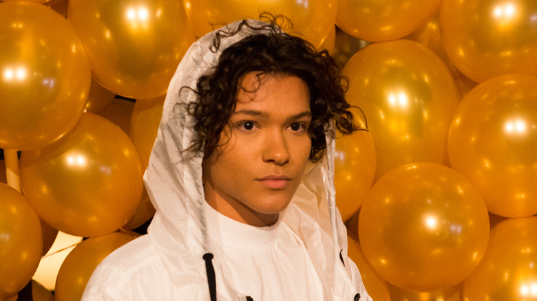 Omar Rudberg in front of balloons