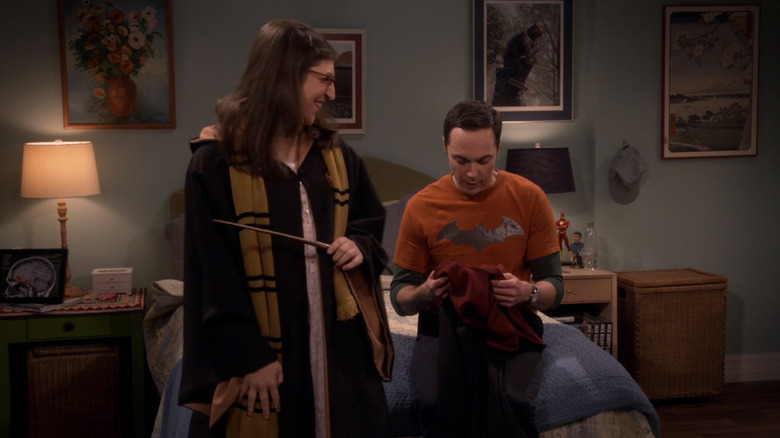 Amy grinning to Sheldon in Hogwarts robes