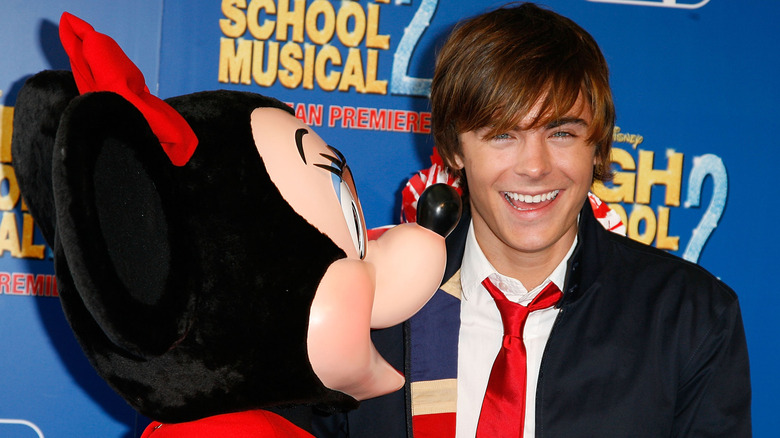 Efron posing with Minnie Mouse