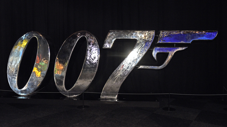 A large 007 logo is displayed in public