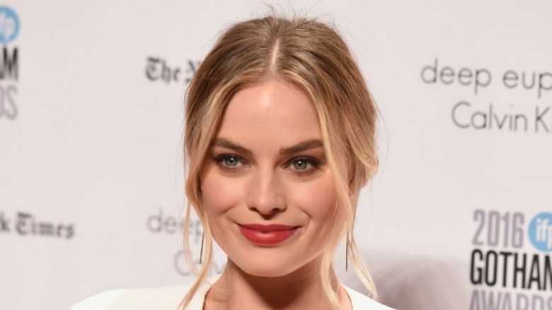 Margot Robbie Will Star In Robin Hood Drama Marian